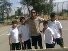 /album/socios-del-club-y-jugadores-/profesor-de-tenis-con-su-alumnos-jpeg/